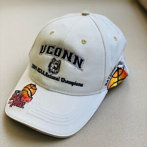 UCONN Huskies University Connecticut 2004 NCAA National Championship final 4 hat